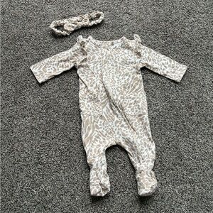 Jessica Simpson Baby Girl Tan Leopard Print Zip Up Onesie/Headband Set, 0-3 M